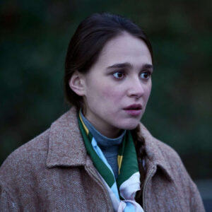 Capucine Valmary joue une jeune fille, Lison, qui va être complice d'un terrible mensonge de son père (joué par José Garcia).