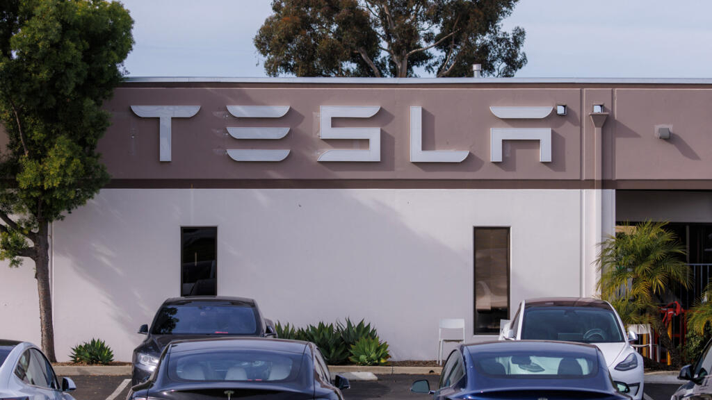 Actualites francaise Face a des ventes en berne Tesla baisse
